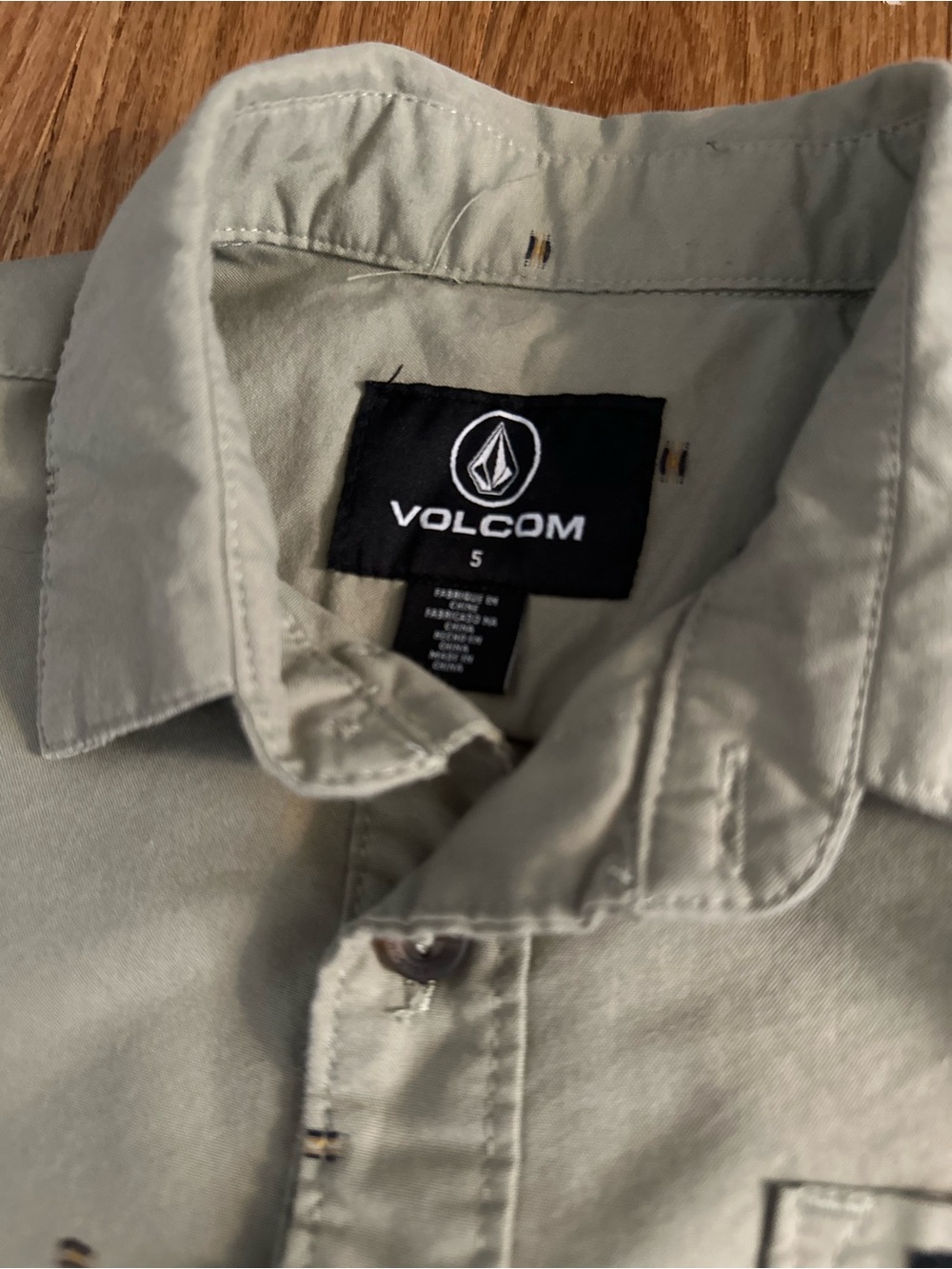 Volcom Boy’s Light Sage Green Button-Front Shirt Size 5